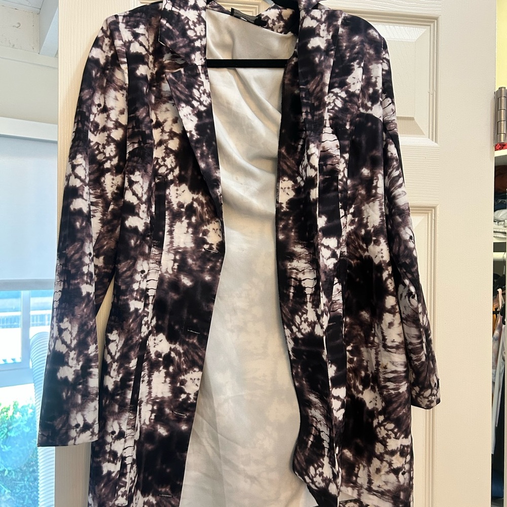 PrettyLittleThing Monochrome Tie-Dye Blazer